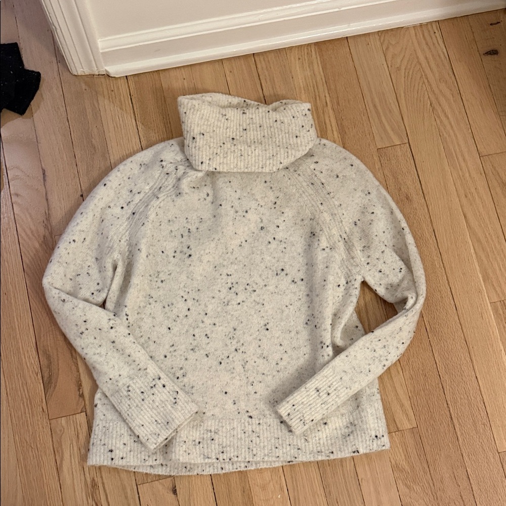 John + Jenn Speckled Off-White Turtleneck Sweater